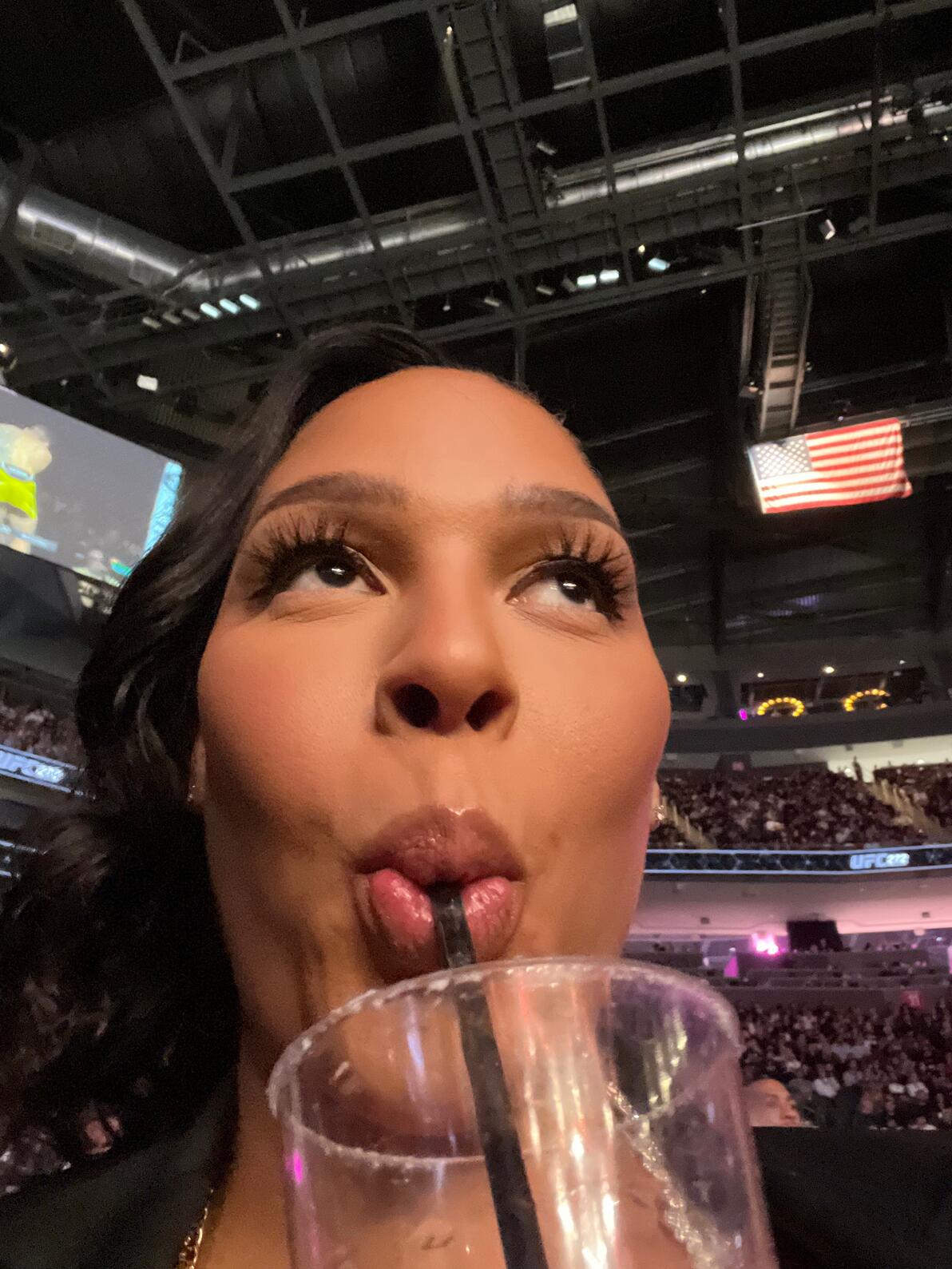 完美适应，坎贝奇与四川女篮队友相处融洽，训练赛上大秀舞技 - 知乎