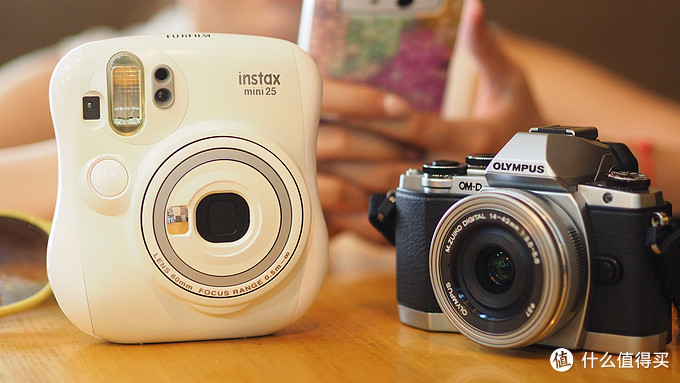 instax mini25 拍立得和奧林巴斯e-m10 ez電動餅乾頭