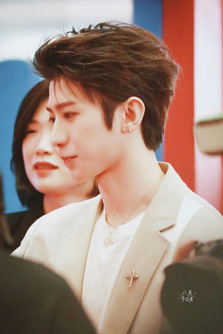 【蔡徐坤】 游泳记