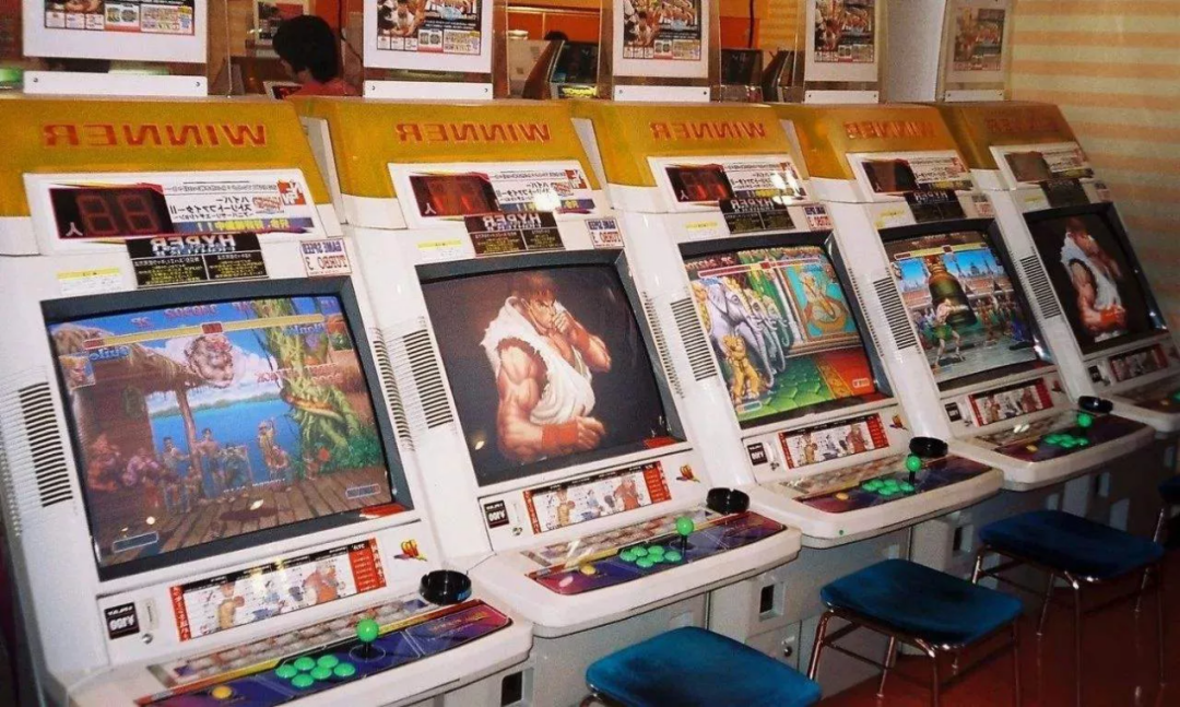 作为街机时代的老玩家,想必很多格斗家和小丽一样,对游戏厅内的街机再