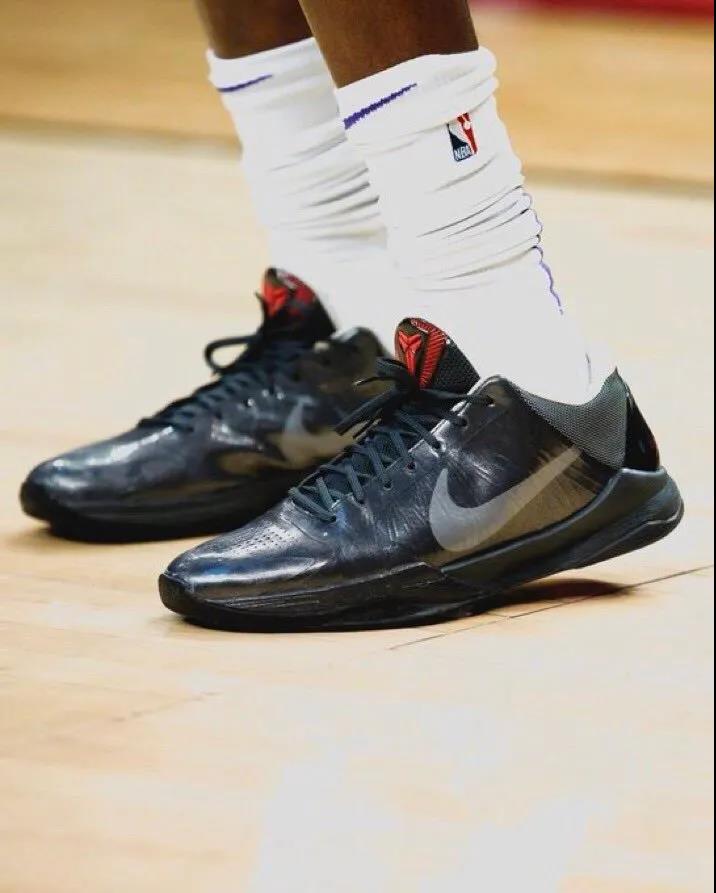 他也是科比球鞋的爱好者: nike kobe 5astonmartin pack 另一双阿斯顿