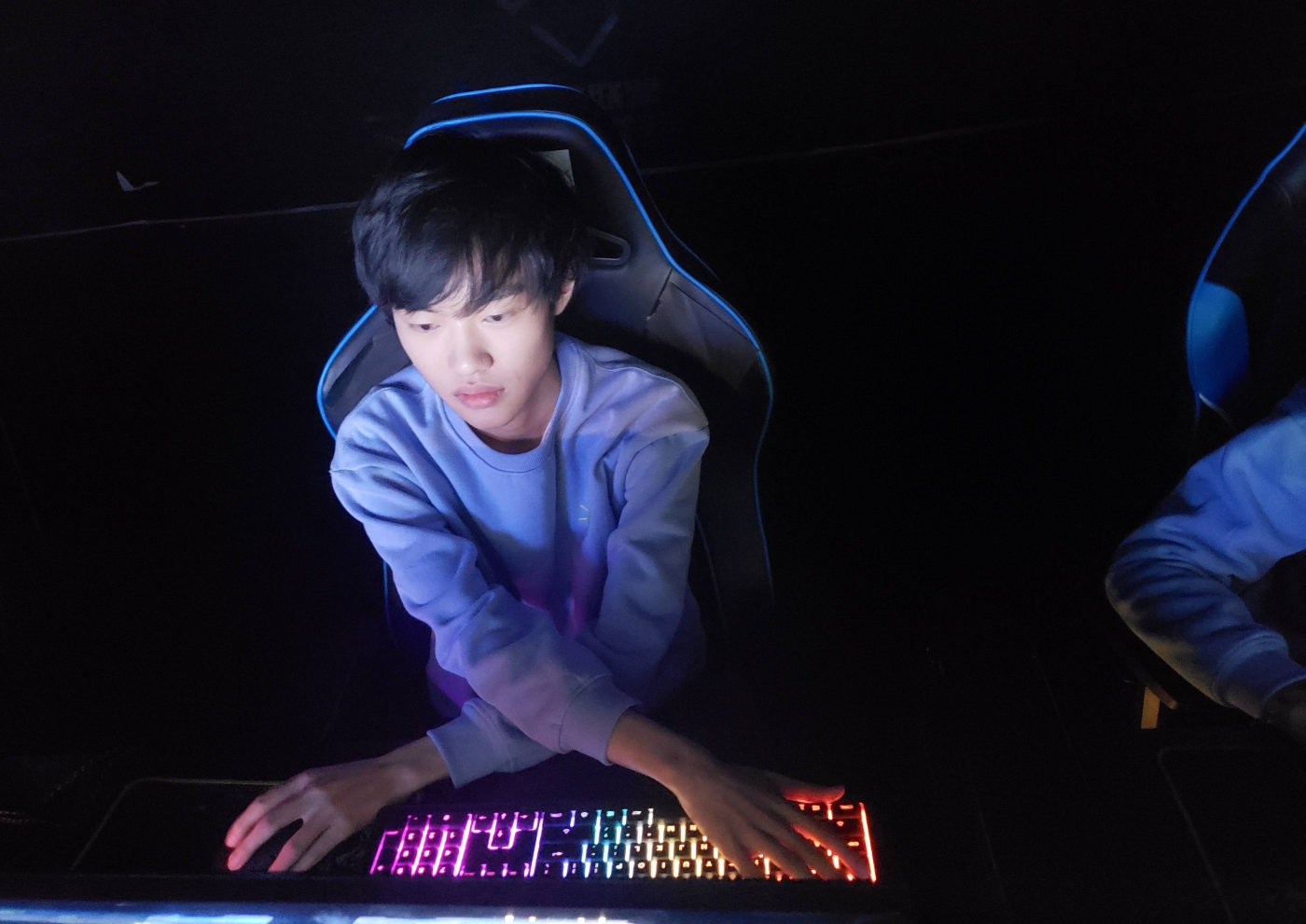 knight左手排位有多恐怖开局19都翻了中途还打字聊天