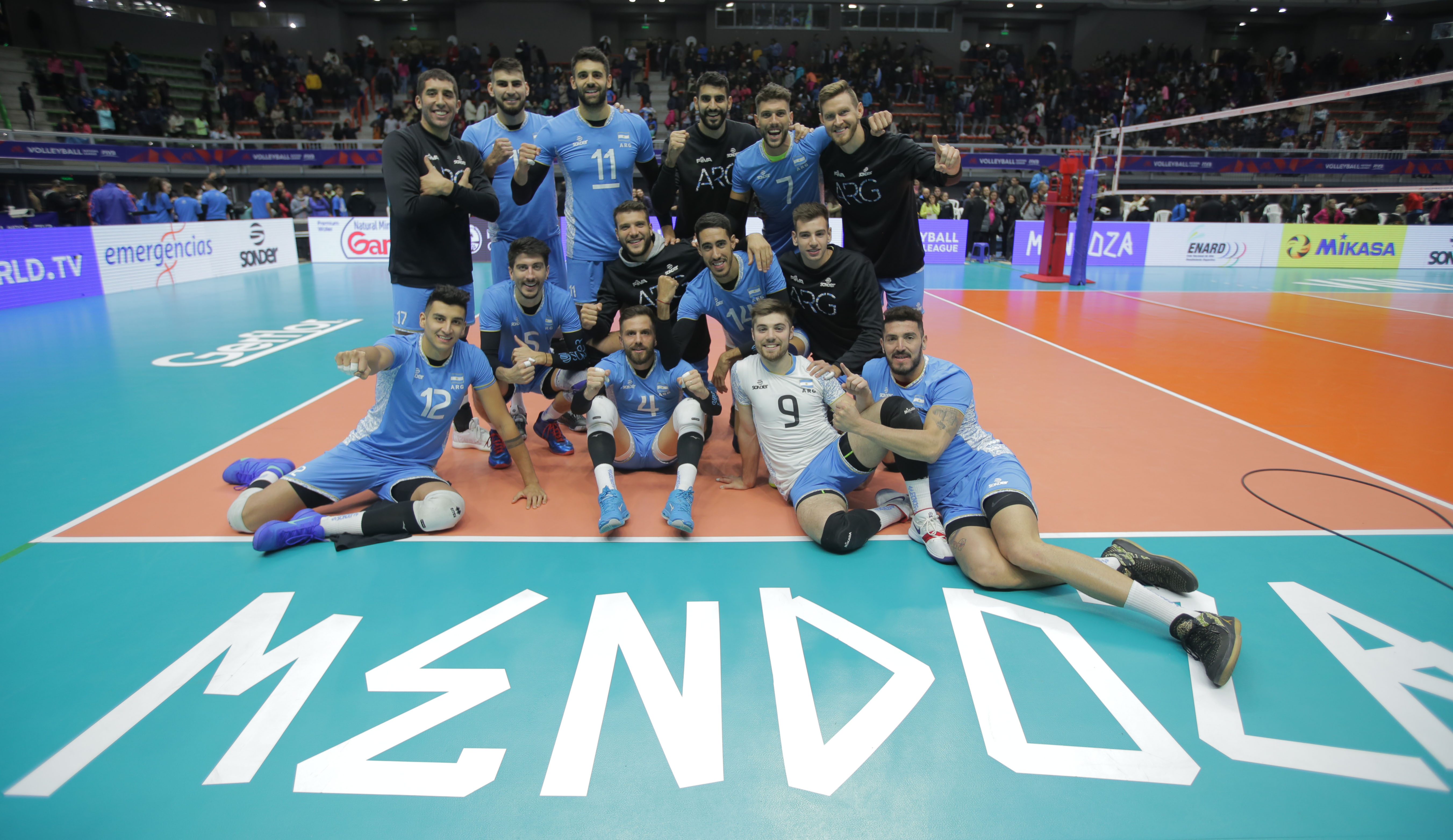 阿根廷队赛后合影