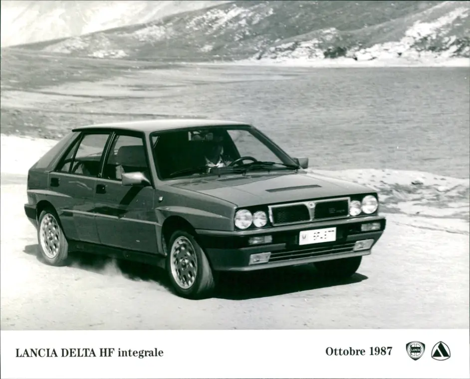 Juha驾驶蓝旗亚delta Hf Intergrale 1987款拉着伊集院玲前往到lancia的故乡进行朝圣 哔哩哔哩 Juha驾驶蓝旗亚delta Hf Intergrale 1987款拉着伊集院玲前往到lancia的故乡进行朝圣 哔哩哔哩