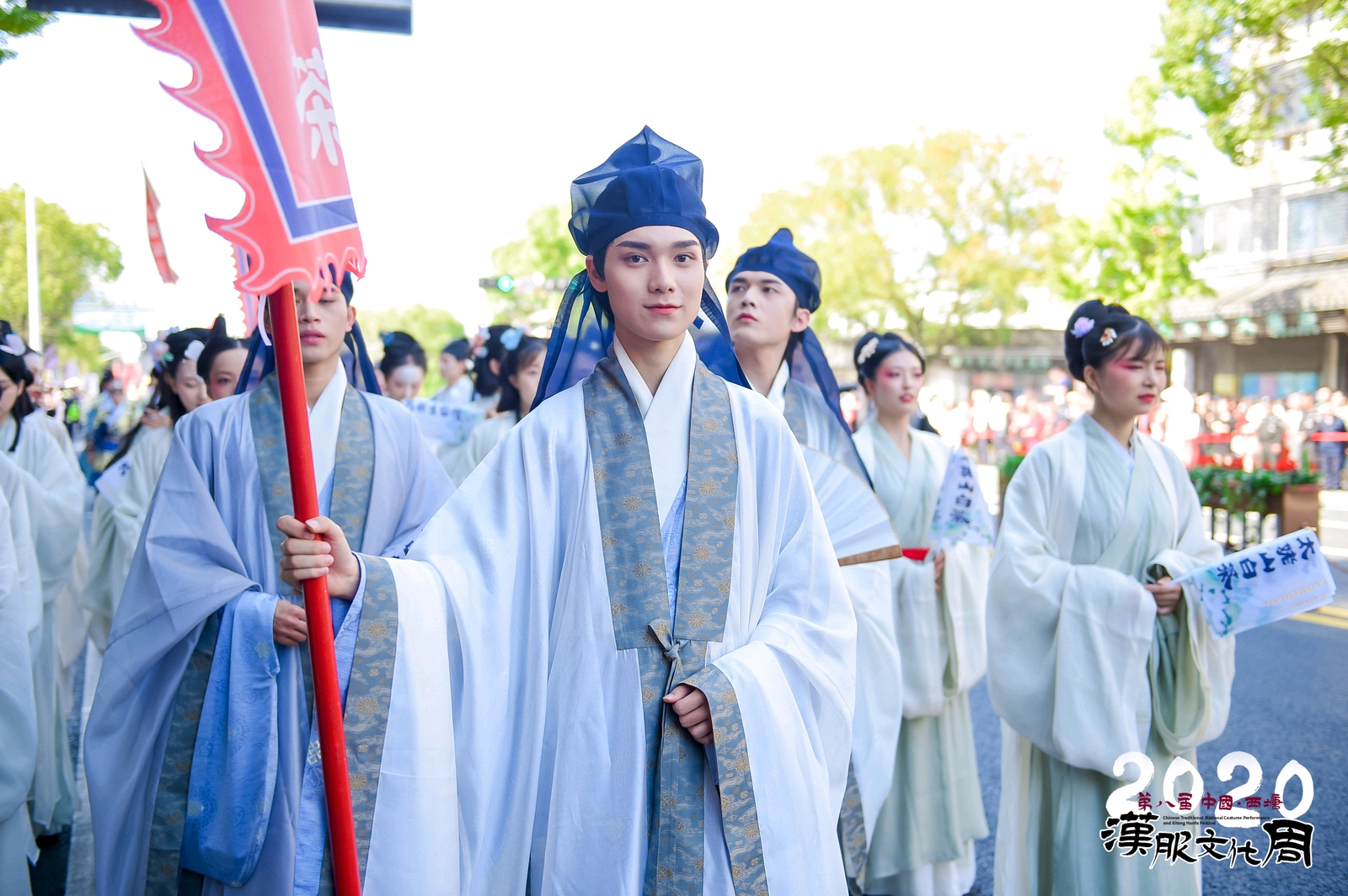 江南古镇丨"峨冠博带 衣袂飘飘 找寻第八届西塘汉服文化周里的衣冠