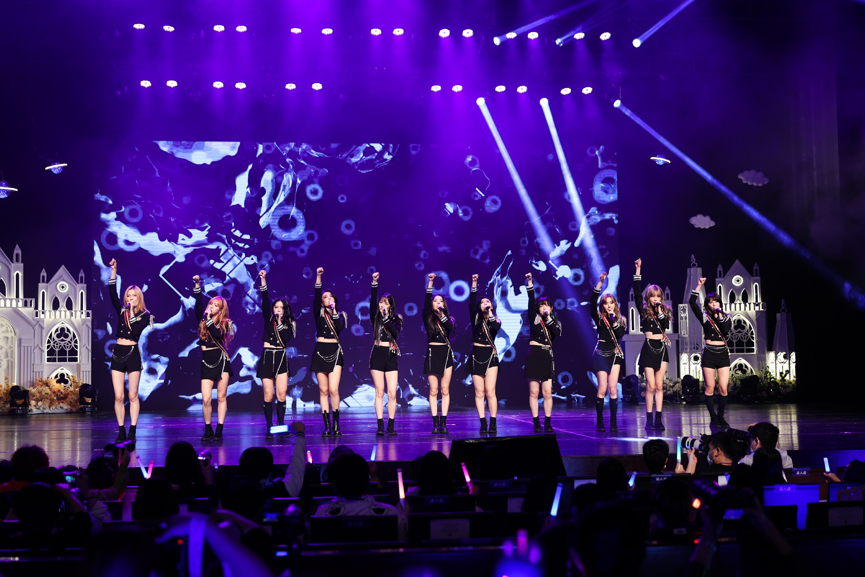 SNH48“一期一会”演唱会落幕，一期生开启新篇章_莫寒