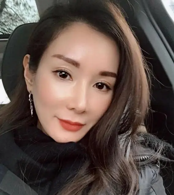 吴启华与旧情人金巧巧在拍摄《佳人