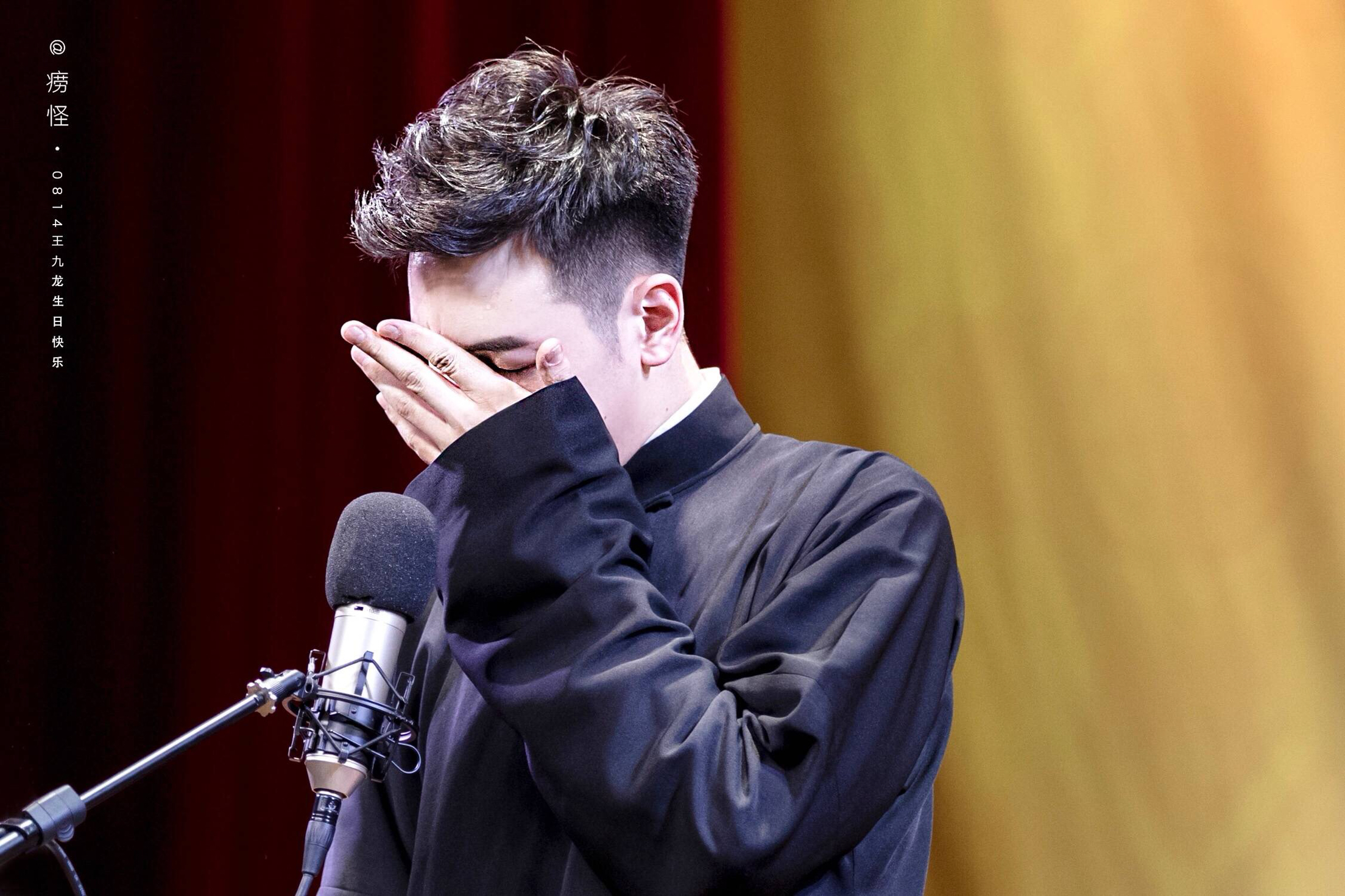 王九龙仿佛掉了两滴泪,他揉了揉眼,抱起酒坛一饮而尽,"我此刻真的很