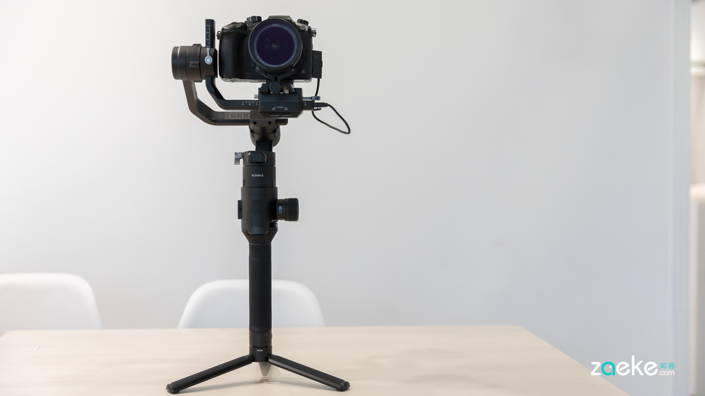大疆如影 Ronin-S 手持云台的态度,是小巧而专
