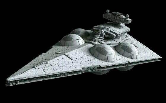 如"阻绝者"级歼星舰,"停滞者418"重型巡洋舰,就利用引力将敌方舰船从