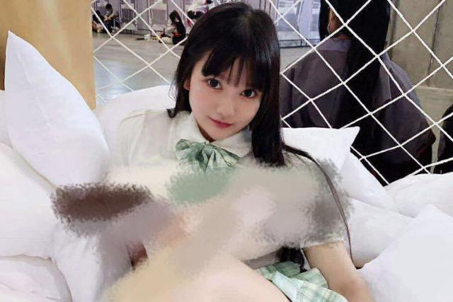 上海漫展不雅姿势引争议:jk女没有错!错的是那些"色影师"