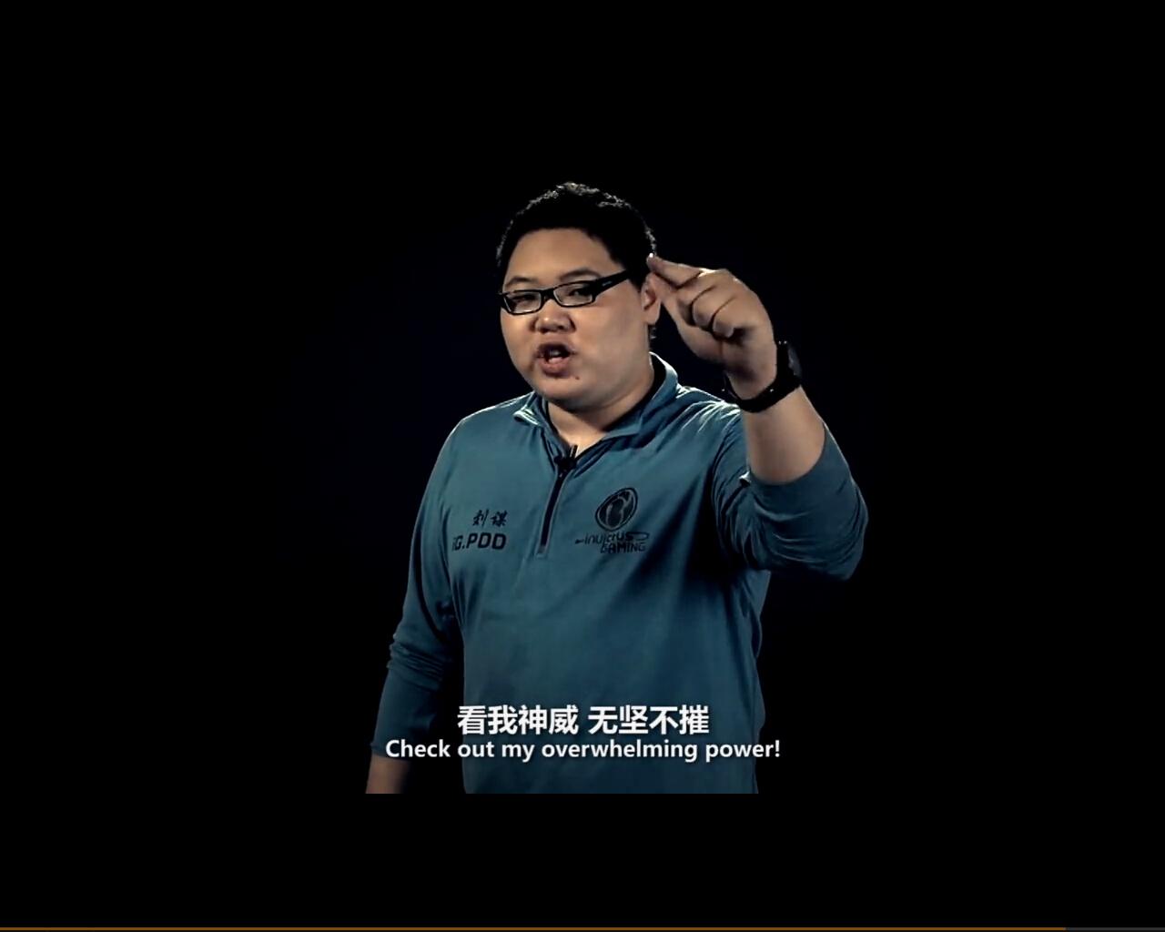 应该就是他搞笑的解说风格了,很多人都觉得看pdd的解说或者直播简直就