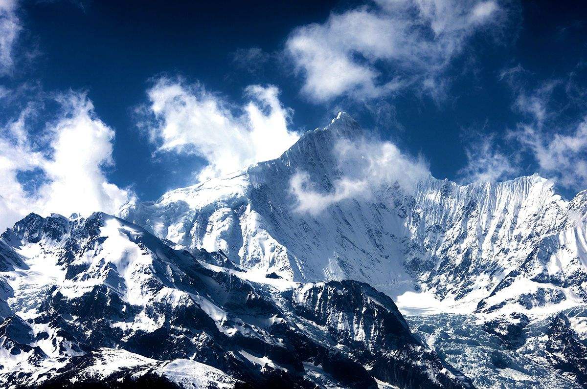 "处女峰"梅里雪山|卡瓦格博就在那里,但不欢迎攀登者!