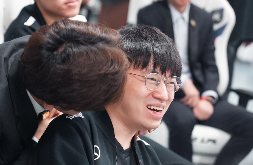 前女友安然发声！rng小虎身陷舆论风波，后援会透露：安排律师函