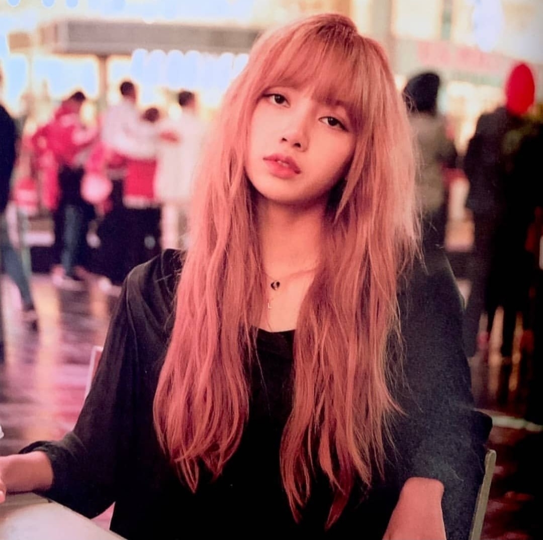 组合,由金智秀(jisoo),金智妮(jennie),朴彩英(ros),lisa 4名成员组成