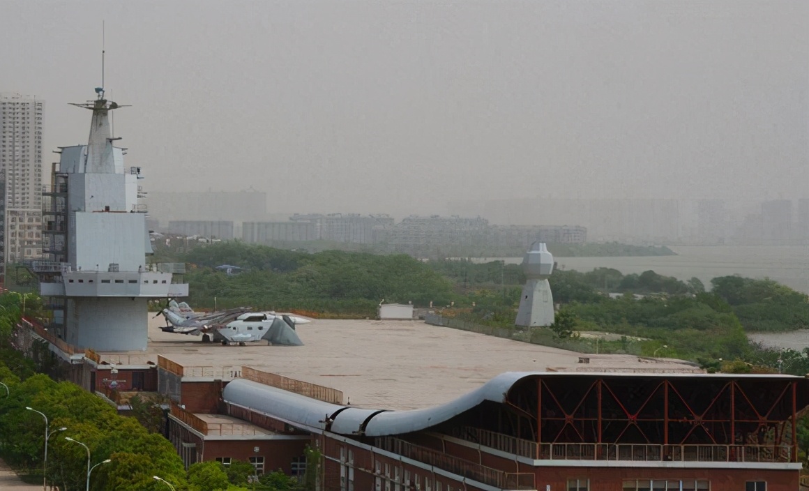 中国曾耗巨资造"水泥航母",主要用途是啥? - 哔哩哔哩