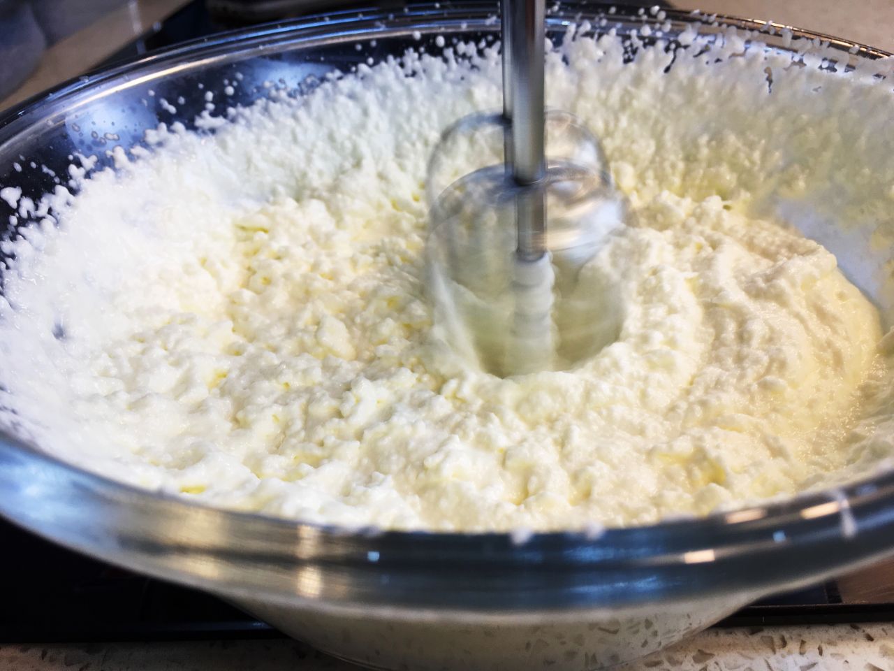 淡奶油制作黄油怎么做_淡奶油制作黄油的做法_豆果美食
