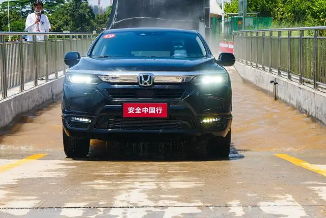 别一下雨就不会开车 哔哩哔哩