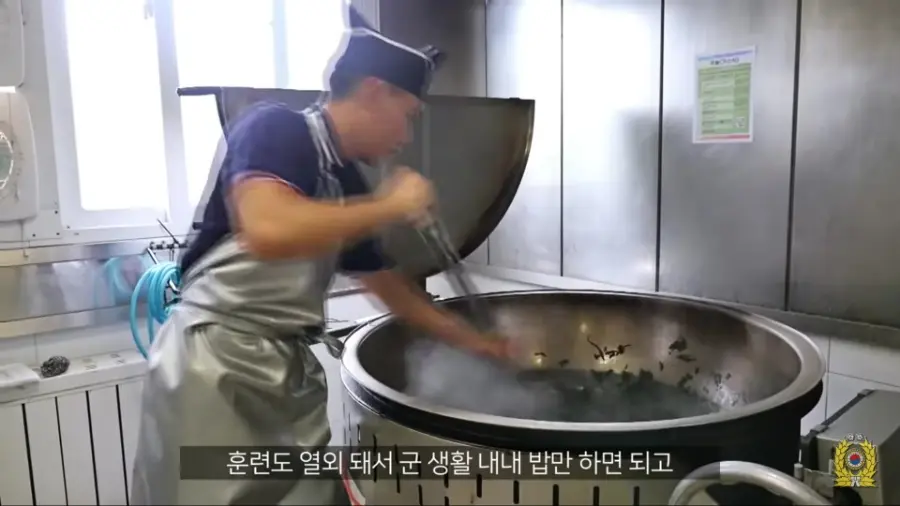 在軍隊中也能發揮特長 Exo D O 都敬秀通過料理資格證 將以 料理兵 的身份服兵役 哔哩哔哩