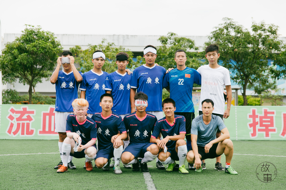 比冰岛足球队更励志,中国盲足听声辨位一路踢