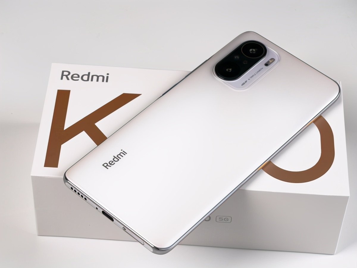 小米再次干翻友商?66瓦快充被秒成渣,红米k40霸气逆袭