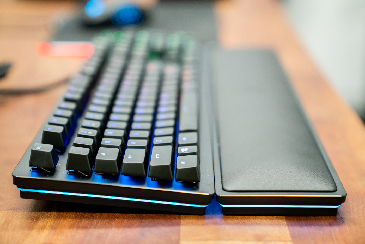 雷蛇猎魂光蛛精英版机械键盘评测:「光」的艺