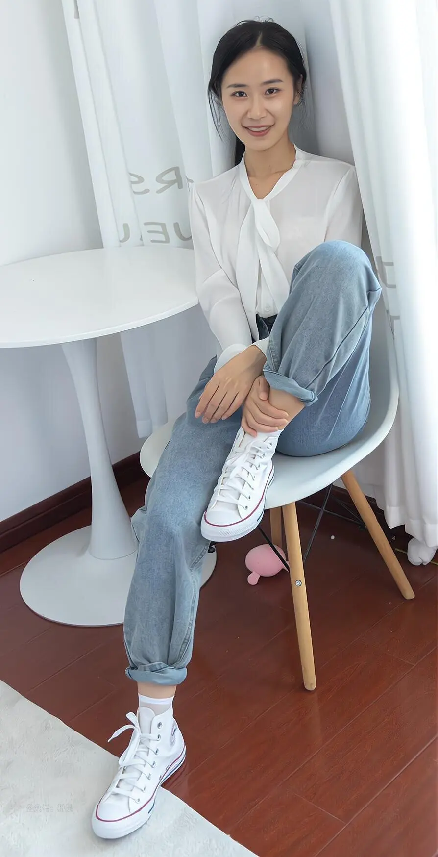 学妹白袜牛仔裤帆布鞋