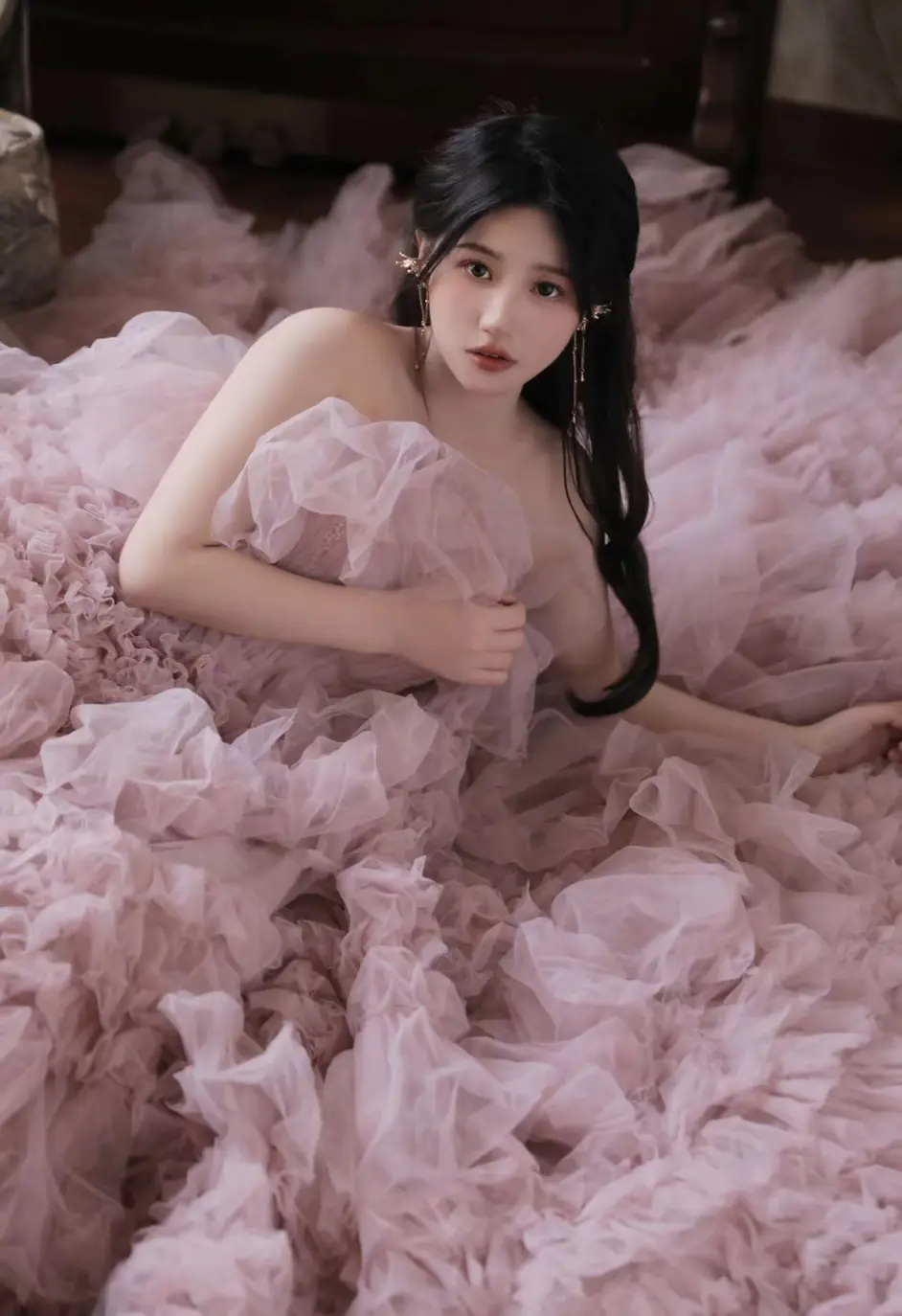 甜美少女粉色海浪裙唯美艺术写真,肤如凝脂,如梦如幻 - 哔哩哔哩