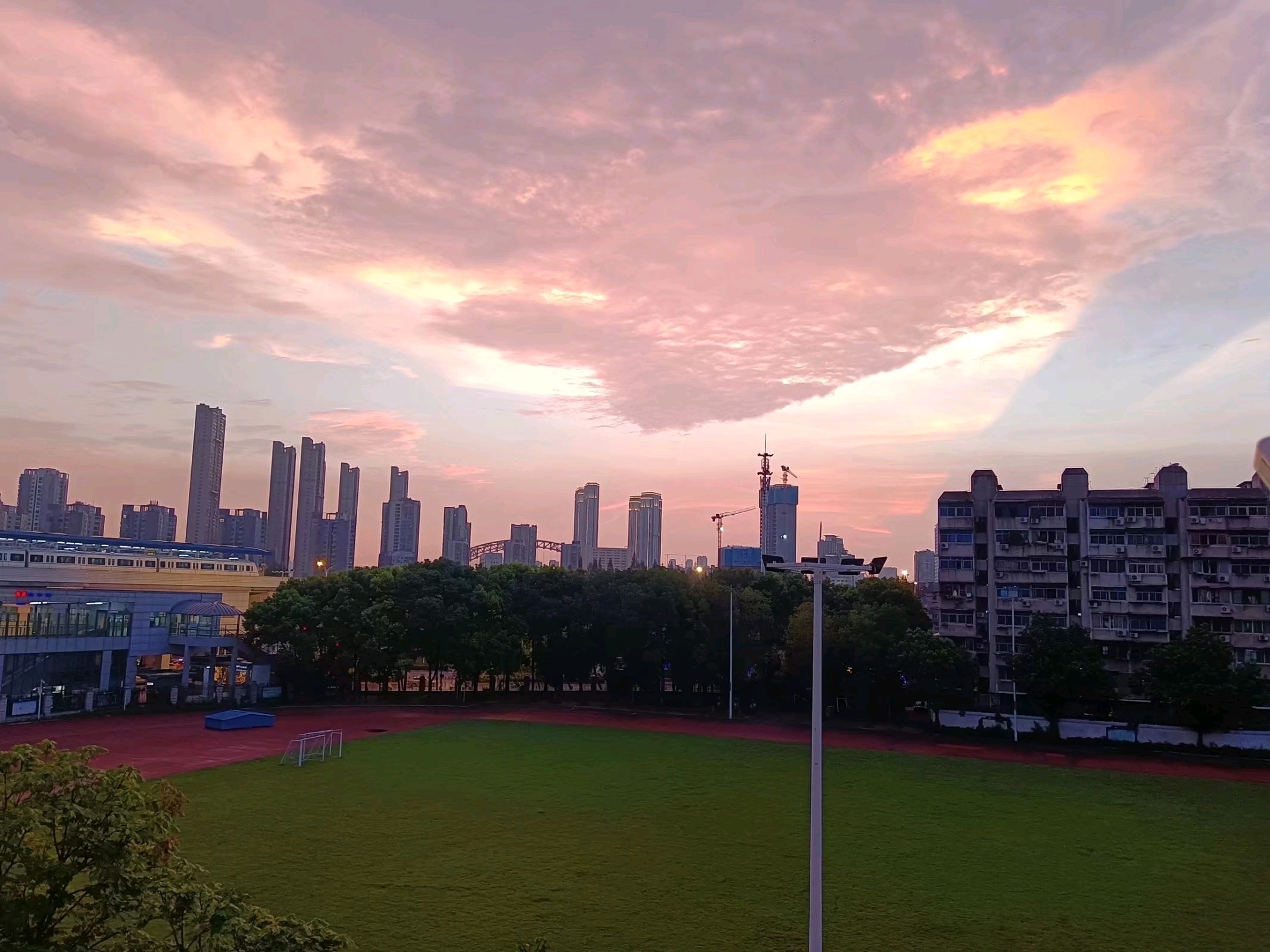 学校的晚霞图片 真实图片