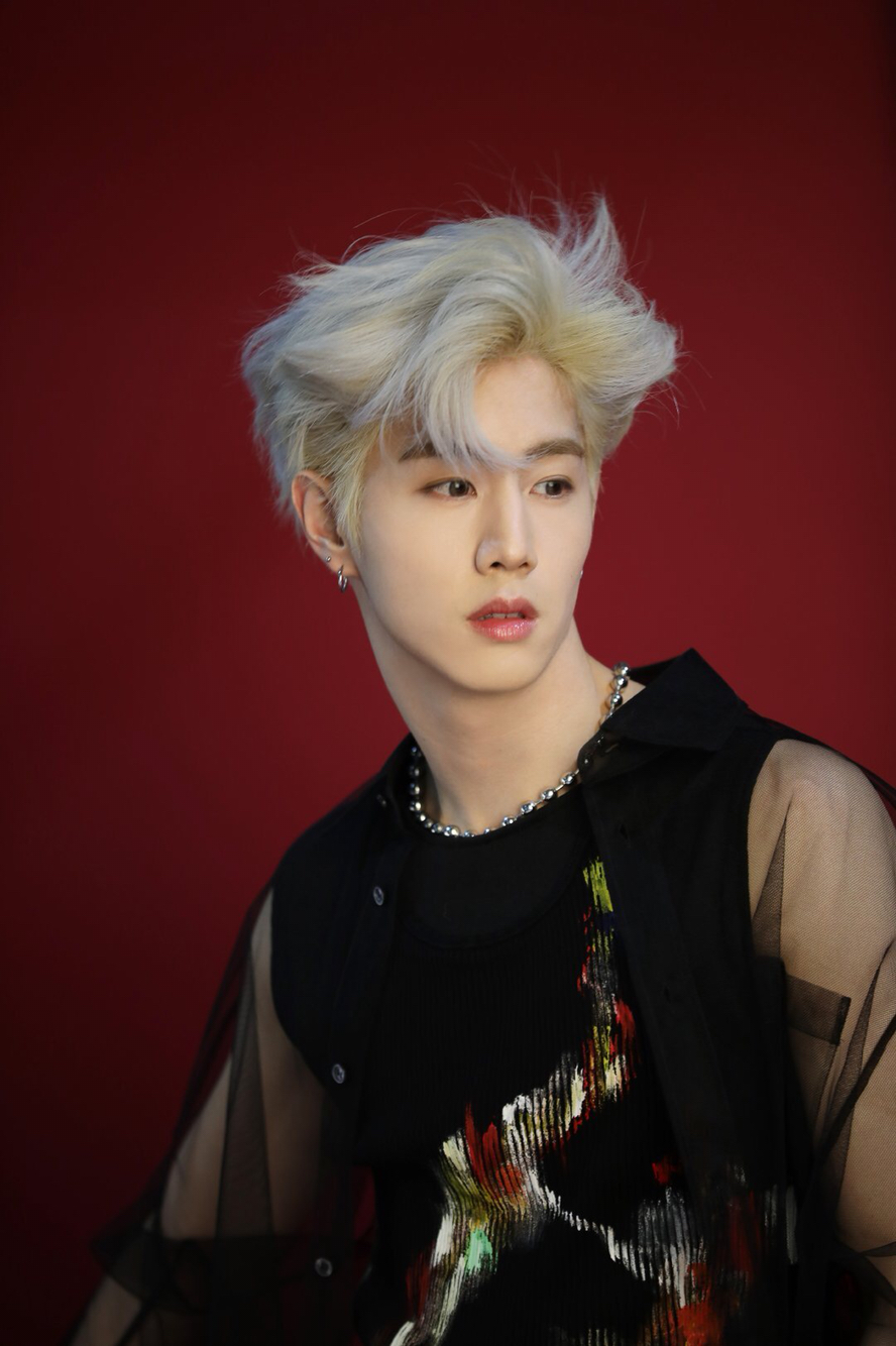 段宜恩演唱会帅脸被砸了