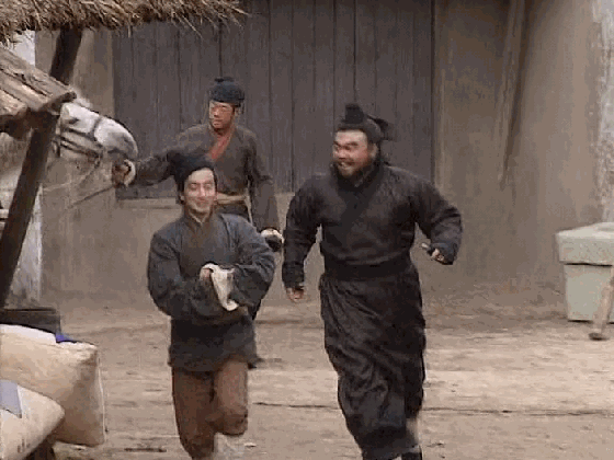 央视三国赏析:关羽张飞较量和桃园三结义的妙处 - 哔哩哔哩