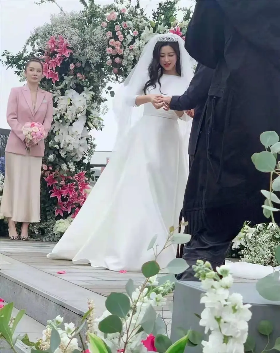 亚洲第一美女朱珠在北京举办婚礼 她曾连续8年上榜世界百美 哔哩哔哩