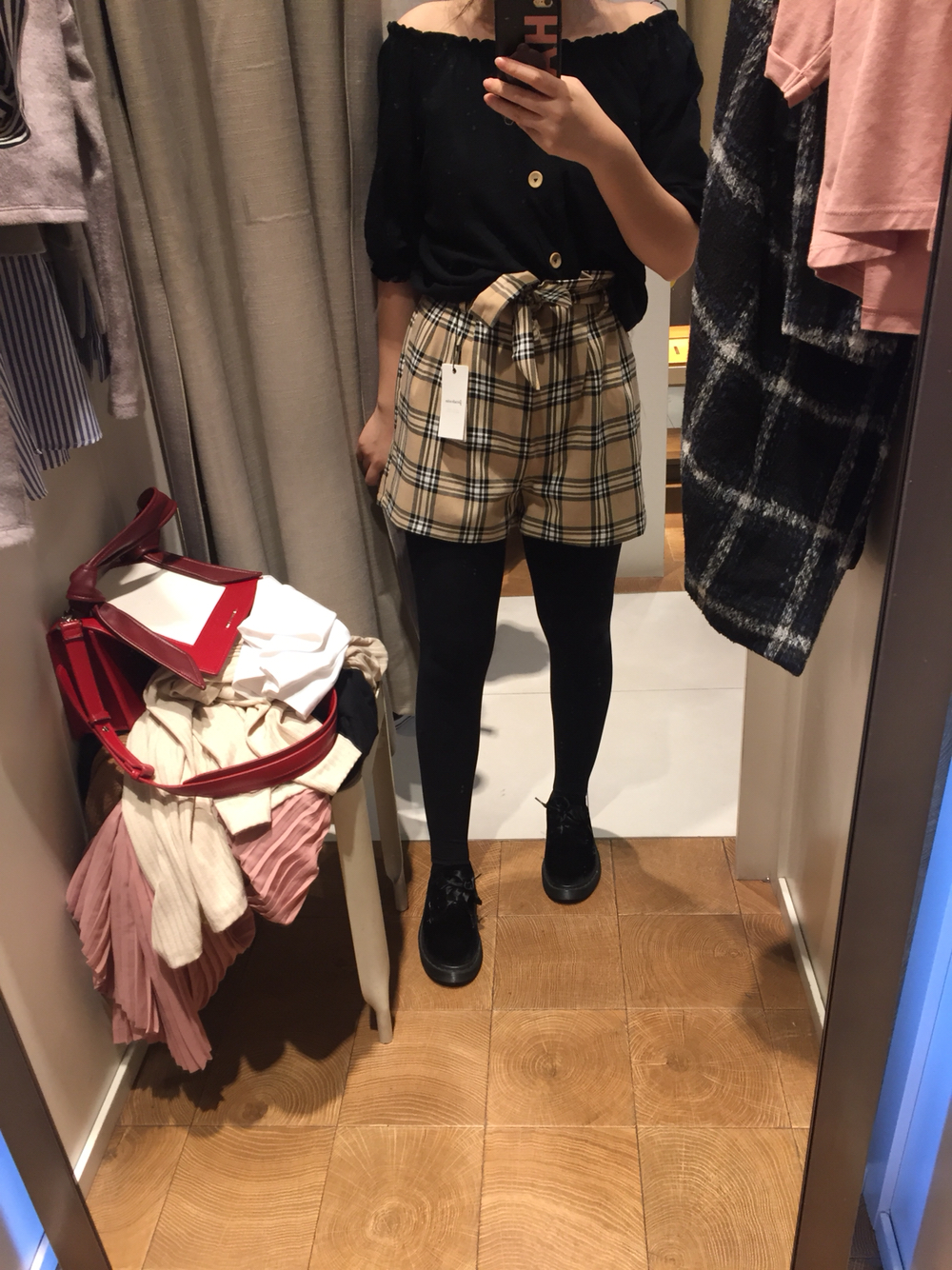 快消品牌衣服试穿图