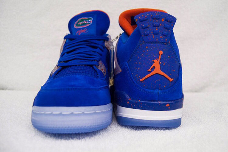 AJ4又一新配色,这次为大学队专属设计