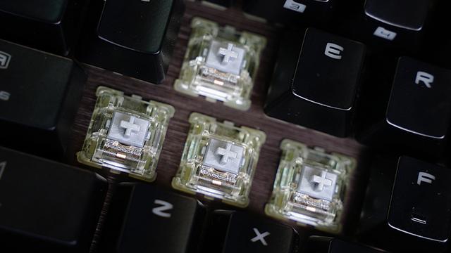 游戏键盘也需要提速微星gk70机械键盘cherry银轴版体验分享
