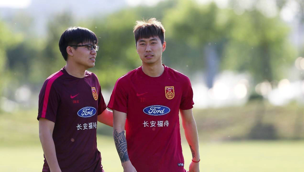 3年前我就说过国足球员中最该限薪的就是上海上港的傅欢