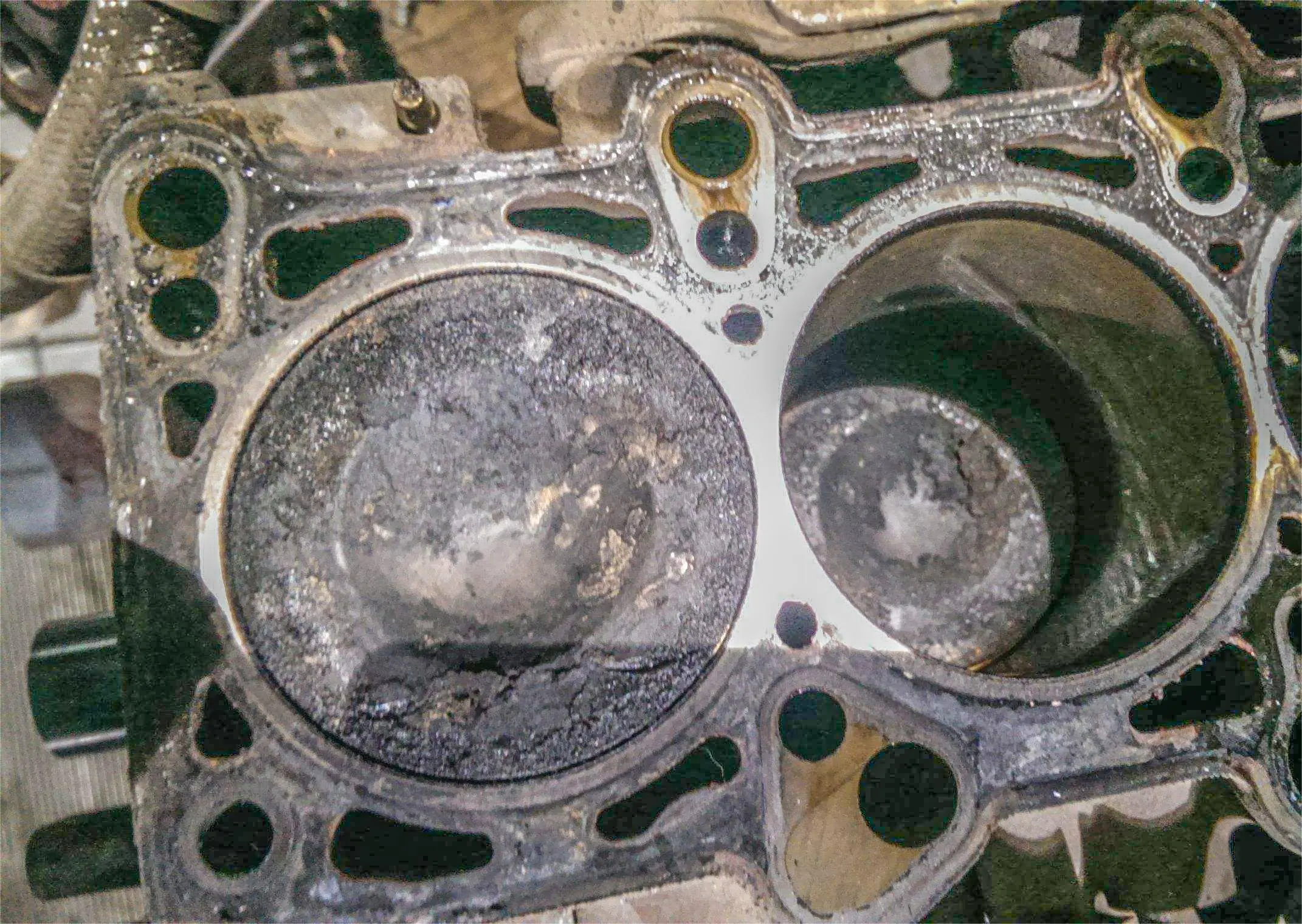 活塞的气环和油环的受损都可能引起燃烧机油的问题 - 哔哩哔哩