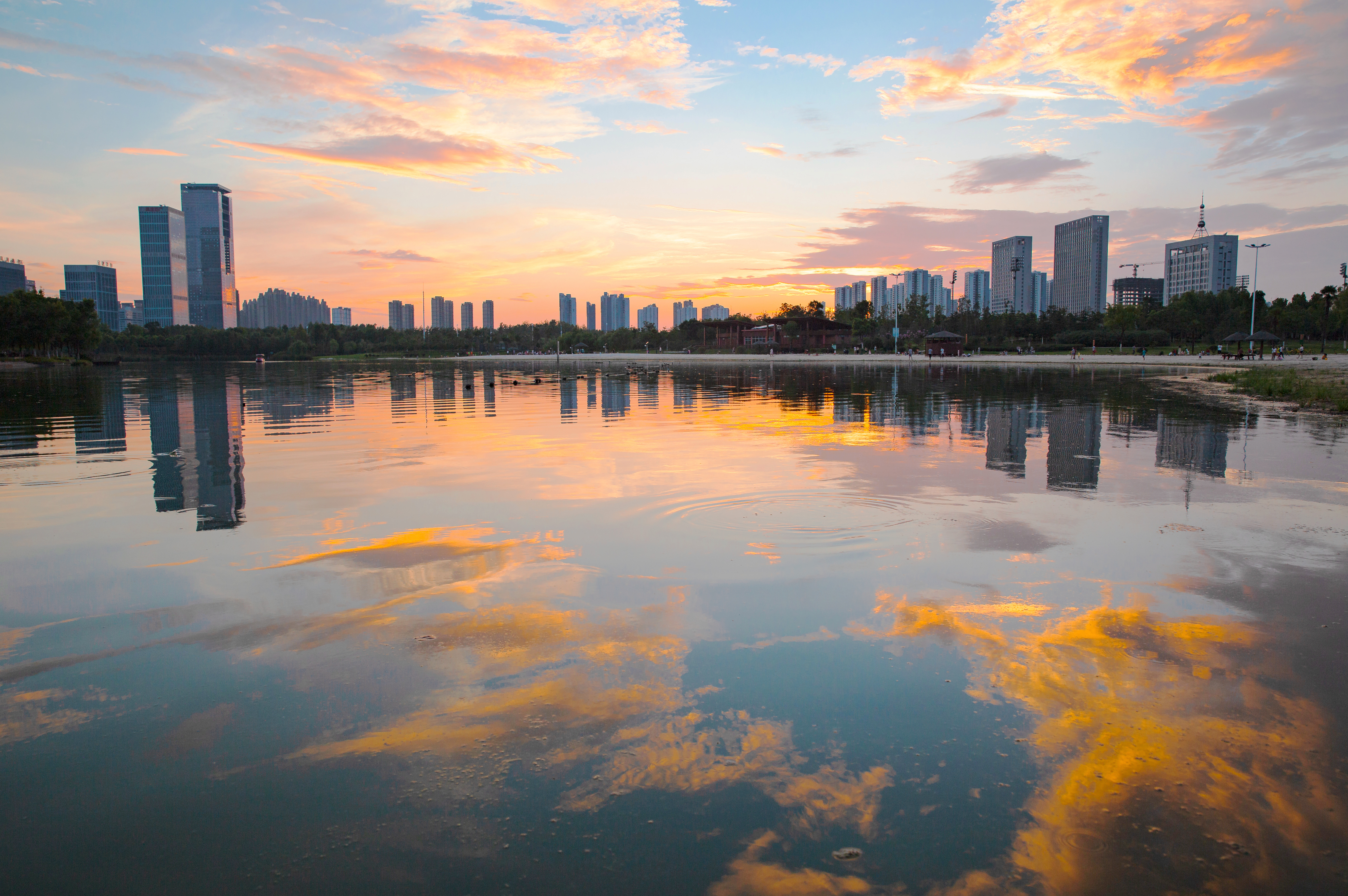 合肥滨湖沙滩公园看夕阳,有有水天一色感觉