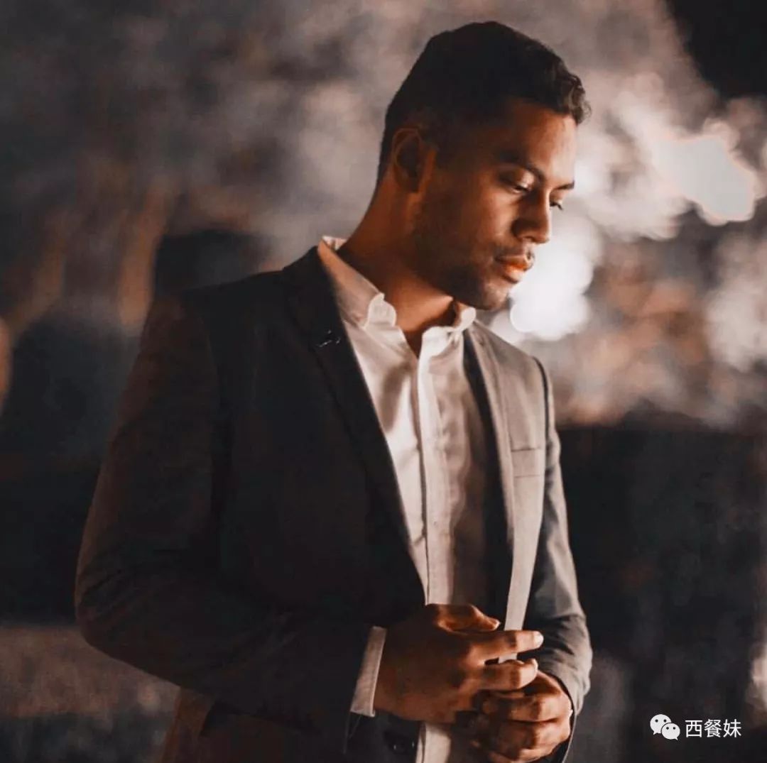 X Factor选秀明星被男友浪漫求婚视频走红外网