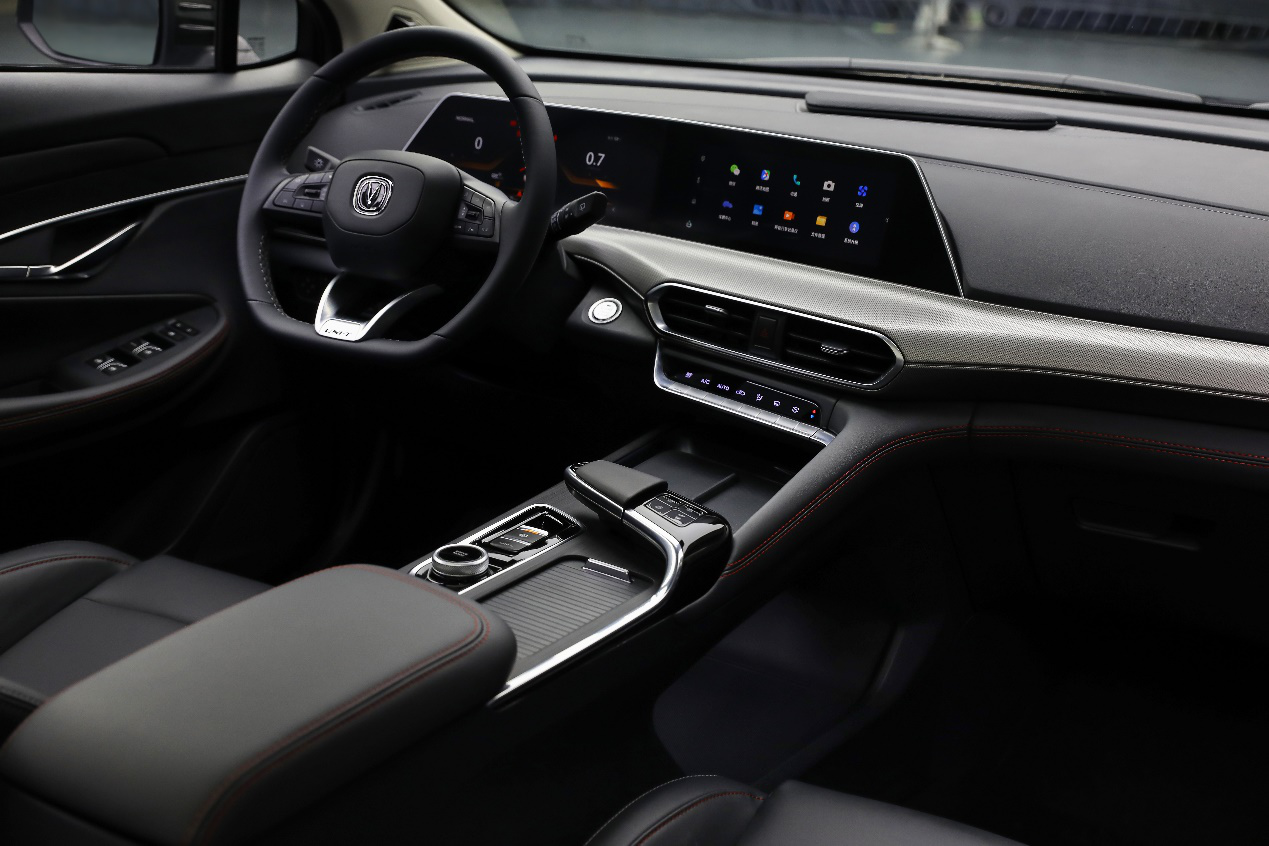 放眼看去皆为惊艳,长安全新序列"引力"的首款车型uni-t亮相