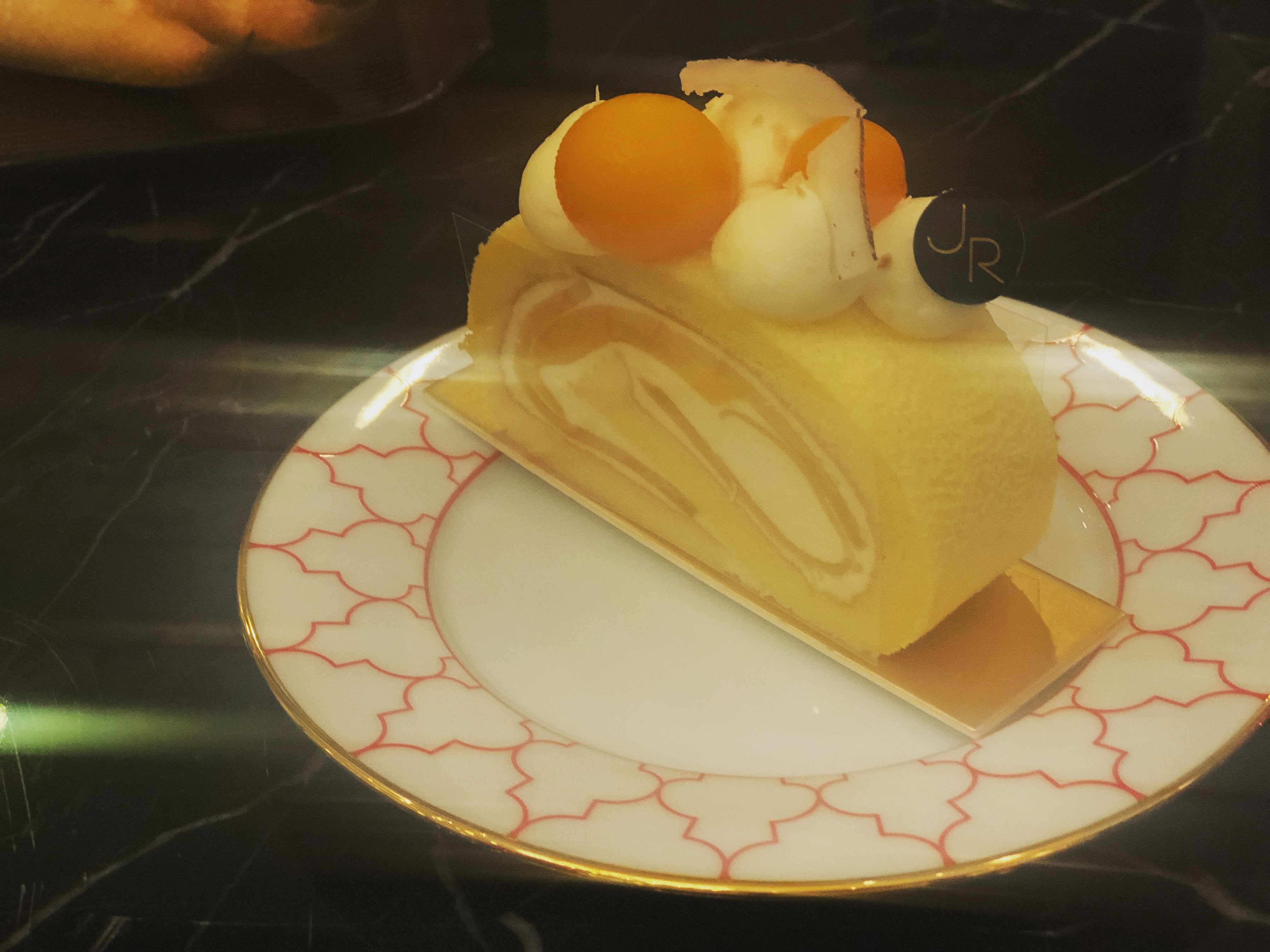 抹茶蛋糕搭配豆乳奶盖,淡淡的抹茶味,夏天吃也不会觉得腻~ 三文鱼手指