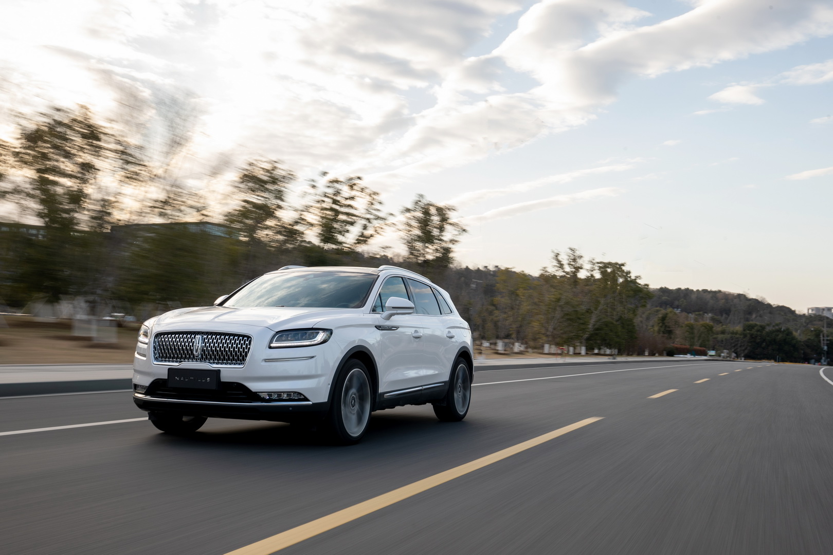 中型美式豪华suv新一代林肯航海家nautilus正式上市