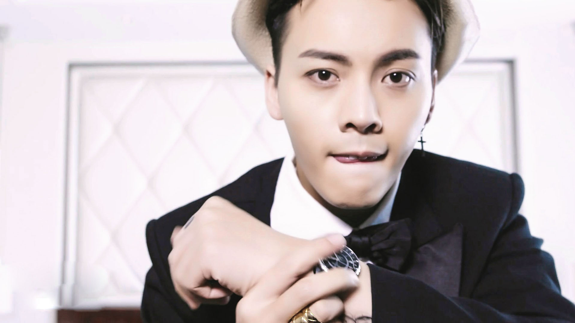 珍怡在这个男人的家里住了下来,她发现自己的腿,短时间内站不起来了.