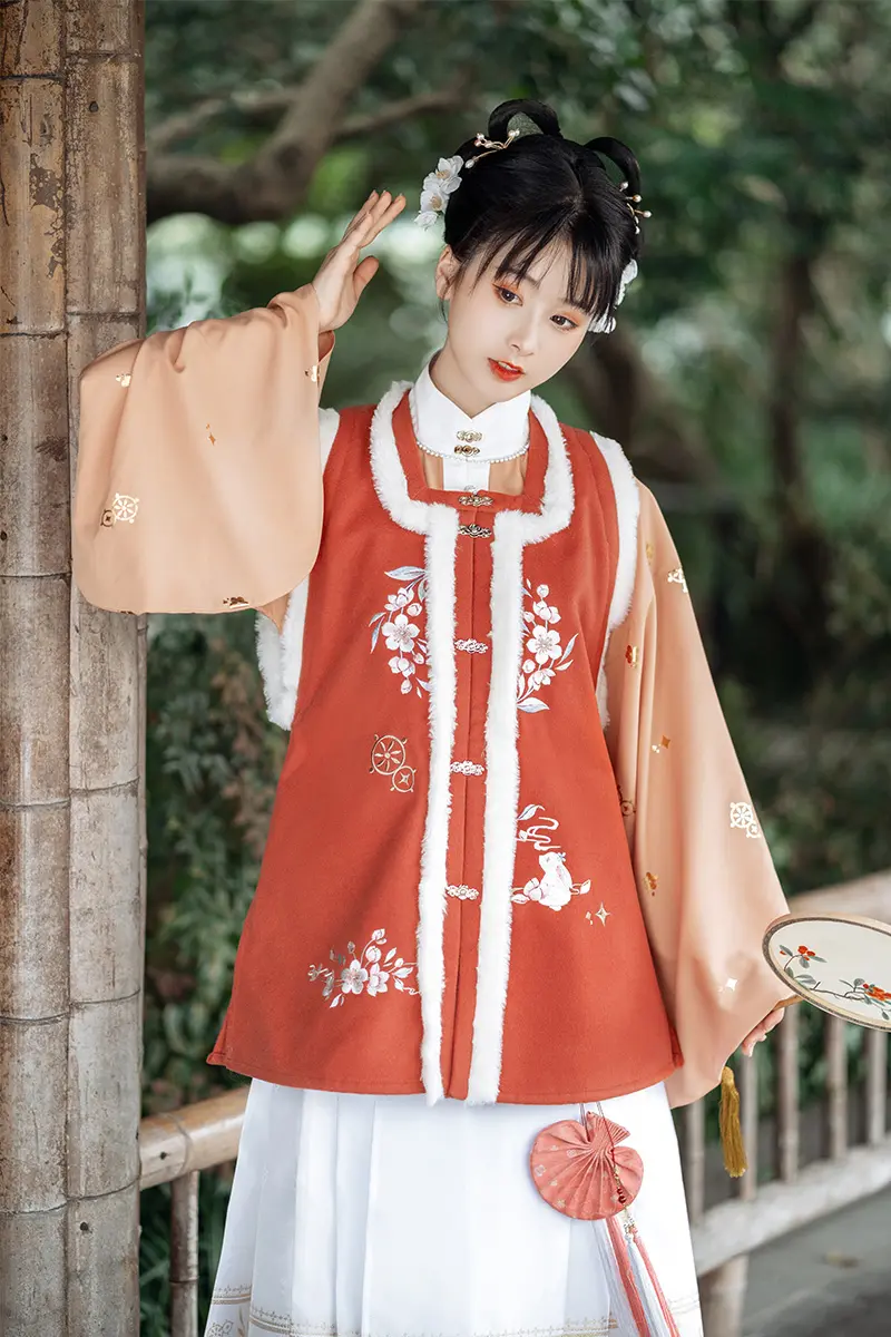 秋冬汉服怎么搭配 这些搭配神器伴你过冬 颜值超高还保暖 哔哩哔哩