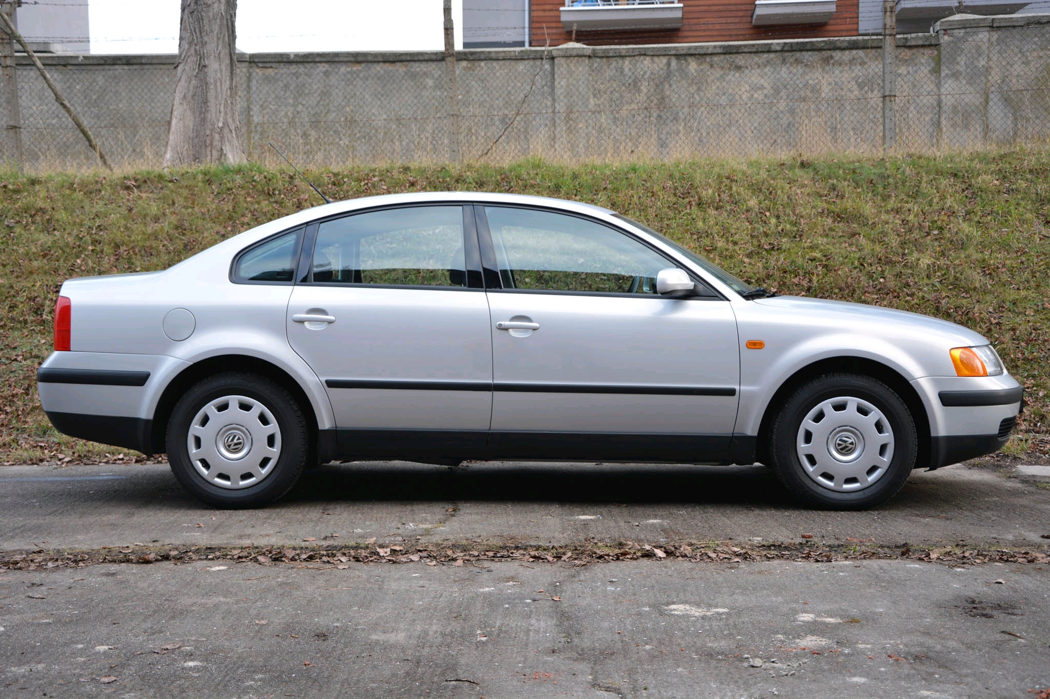 柳宿驾驶大众passat (b5)1996款拉着鬼宿去德国大众博物馆和大众香肠