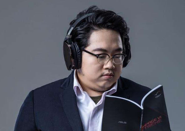 RNG官宣新教练,引发LMS热议,牛排教练能够压