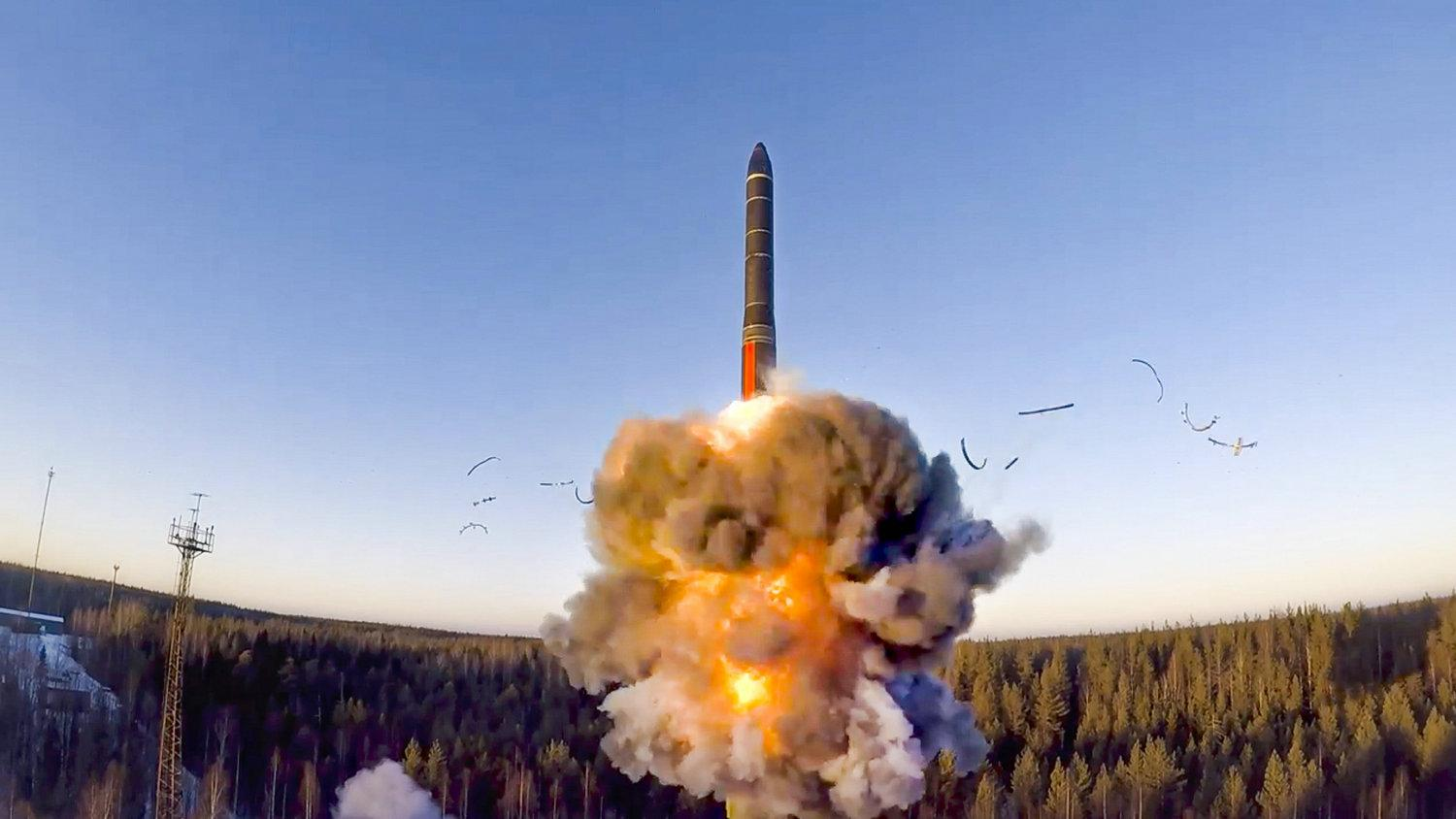 图为俄罗斯洲际导弹发射