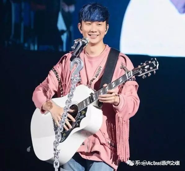 林俊杰花30万买了一把新吉他,没想到他也是吉他老烧!