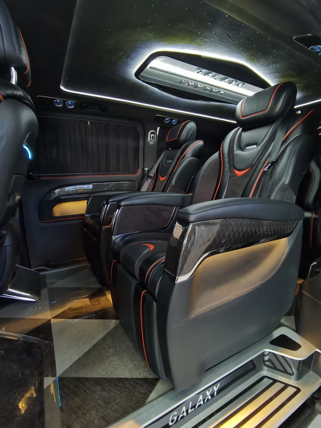 21款奔驰威霆平顶改装银河系商务车