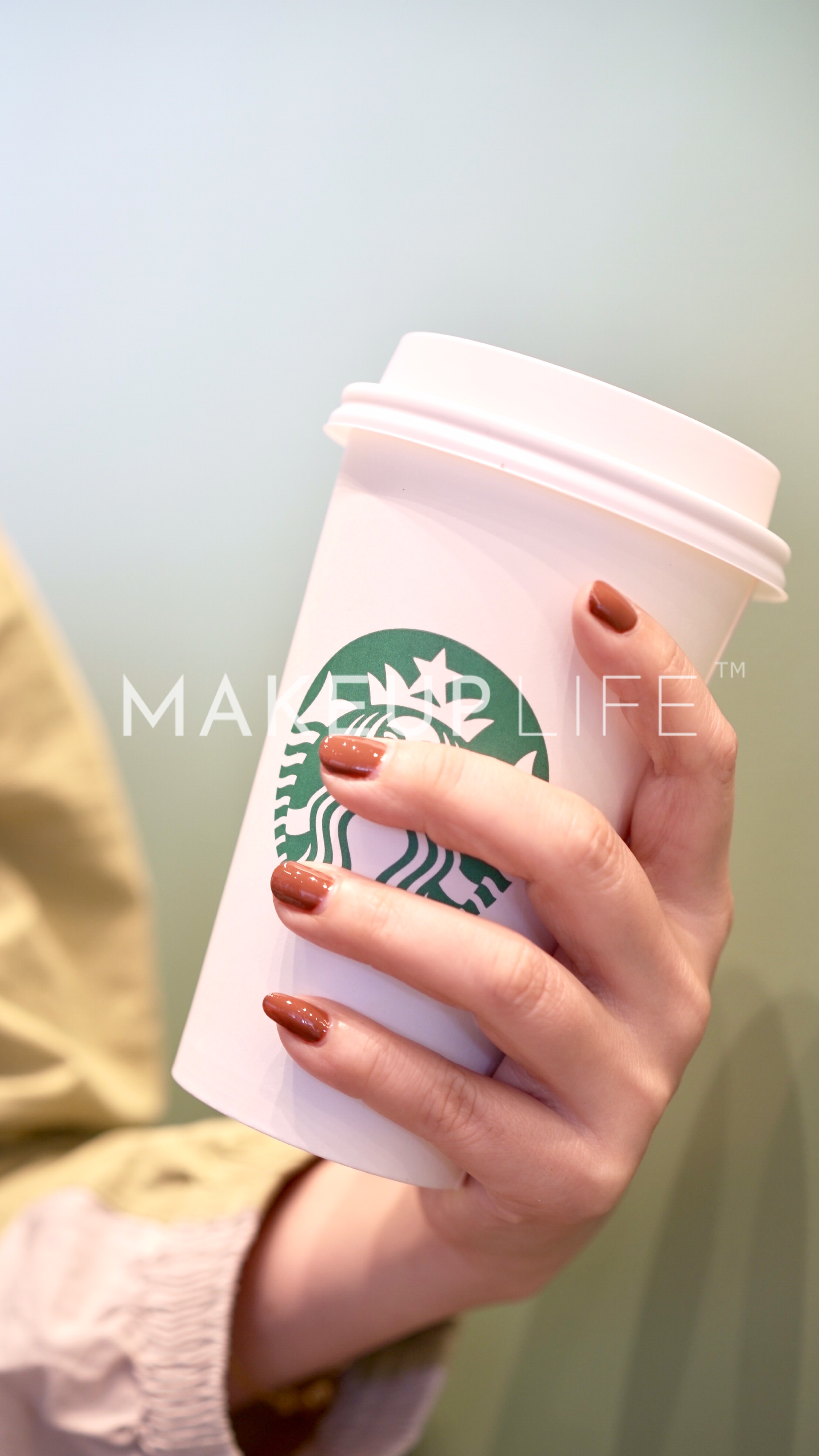 蜜瑟品牌mi甲油#611焦糖色指甲油,低饱和度的暖调粉棕色,比起一般的裸